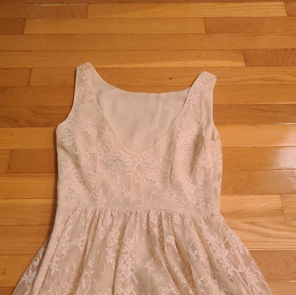 Zara Lace Dress - Picture 2 of 7